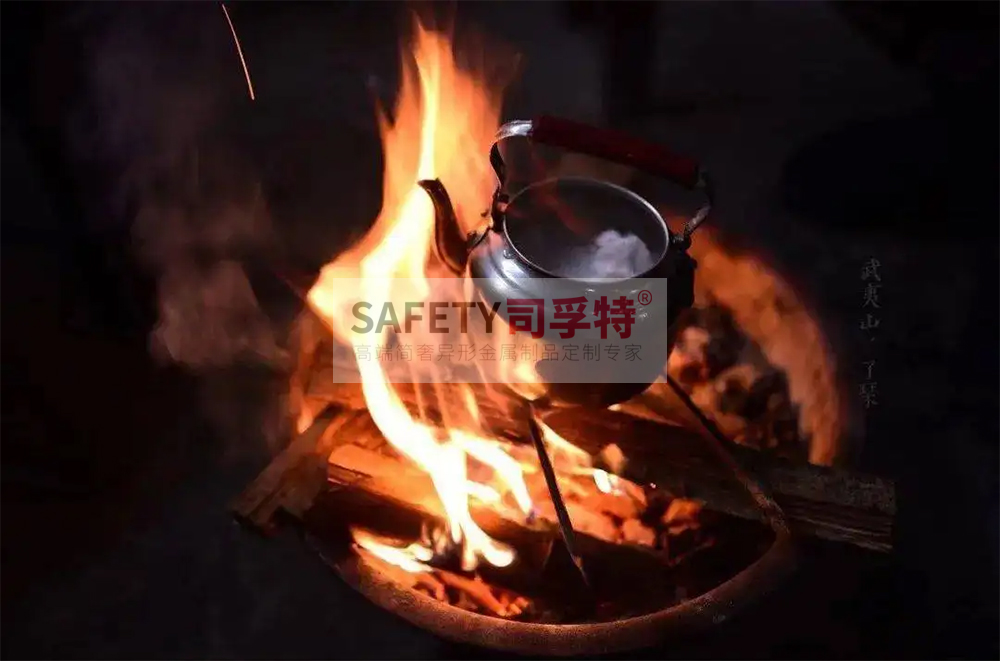 經(jīng)典永不過(guò)時(shí)，“圍爐煮茶”掀起新式社交風(fēng)「司孚特圍爐茶桌」(圖1)