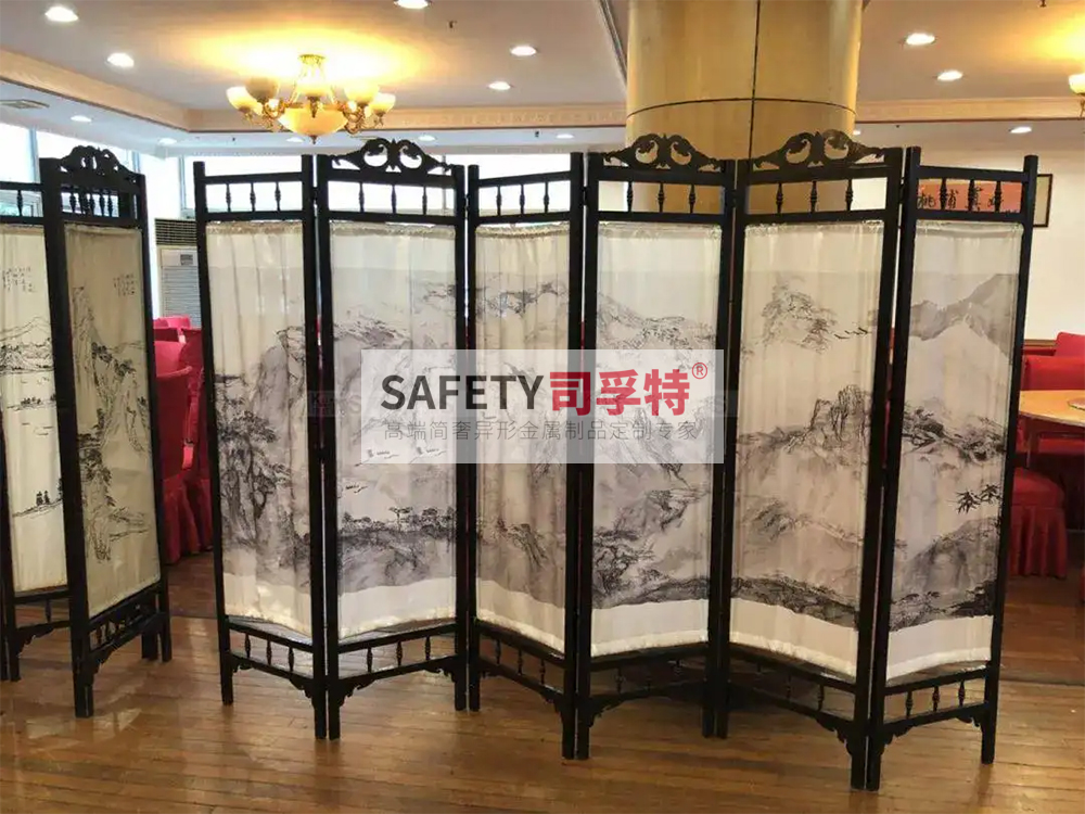金屬屏風(fēng)有哪些種類？什么材質(zhì)的金屬屏風(fēng)好？[司孚特金屬屏風(fēng)](圖1)