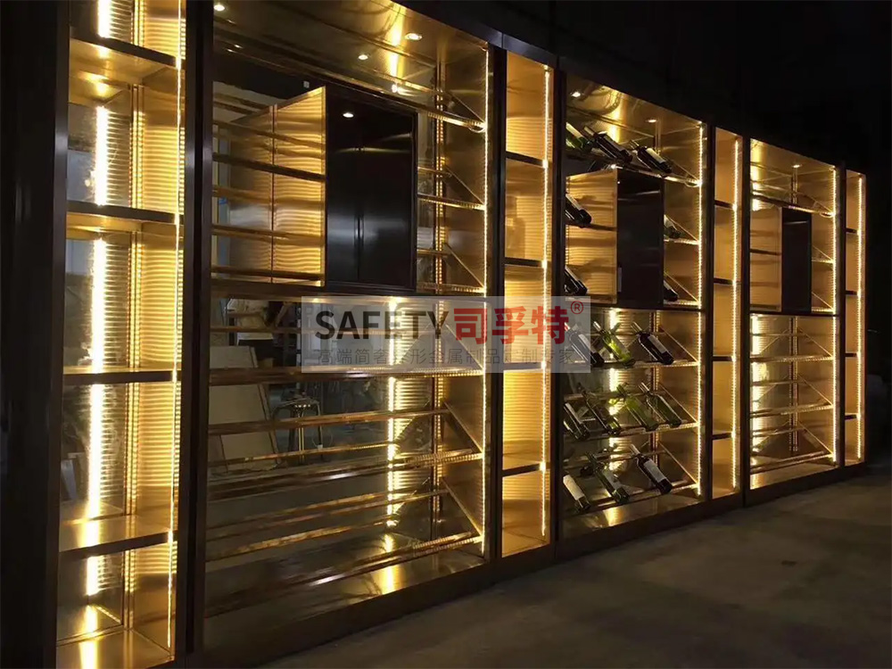 酒柜放到哪里合適？什么酒柜顯得高檔？【不銹鋼酒柜(圖1)