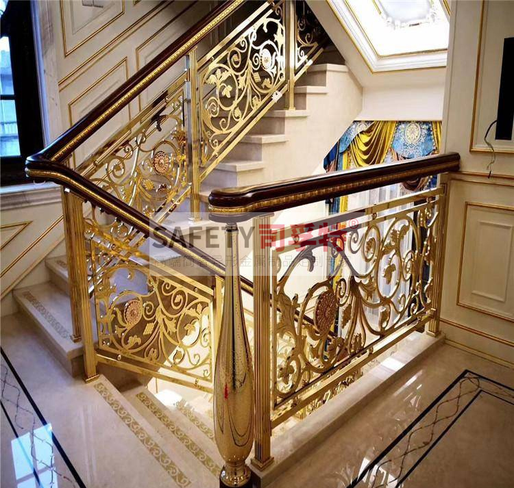 銅藝樓梯扶手：結(jié)構(gòu)獨(dú)特，造型優(yōu)美，堅(jiān)固耐用[司孚特銅藝護(hù)欄，銅樓梯扶手](圖1)