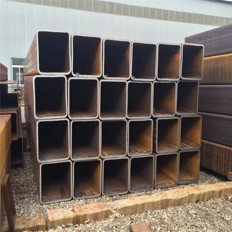 防火幕墻型材該怎么選擇 長期以來，建筑物的火災時常發生，建筑物防火一直都是設計師注重的要點，特別是外裝飾幕墻防火，關乎著逃生，阻止火勢蔓的重要防線。防火幕墻也隨之應運而生。那么，防火幕墻的最重要部分—(圖4)